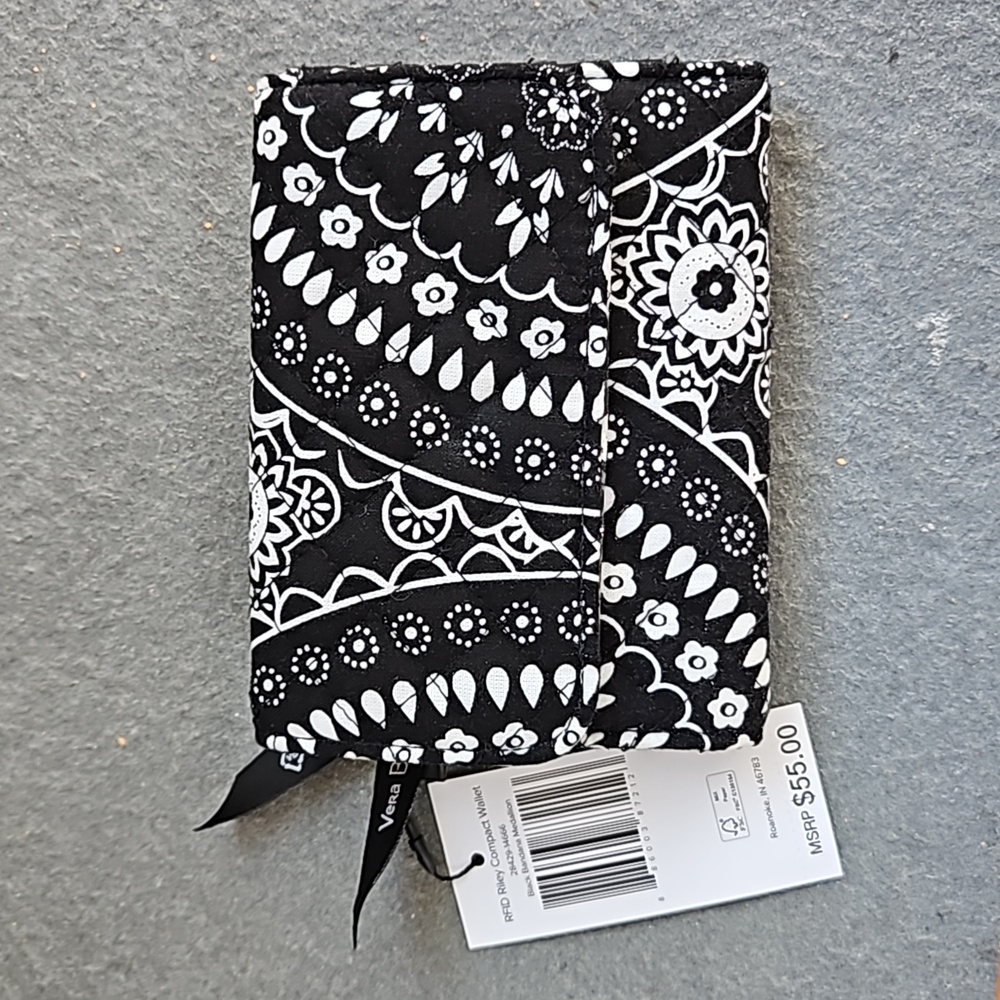 Compact wallet with RFID
